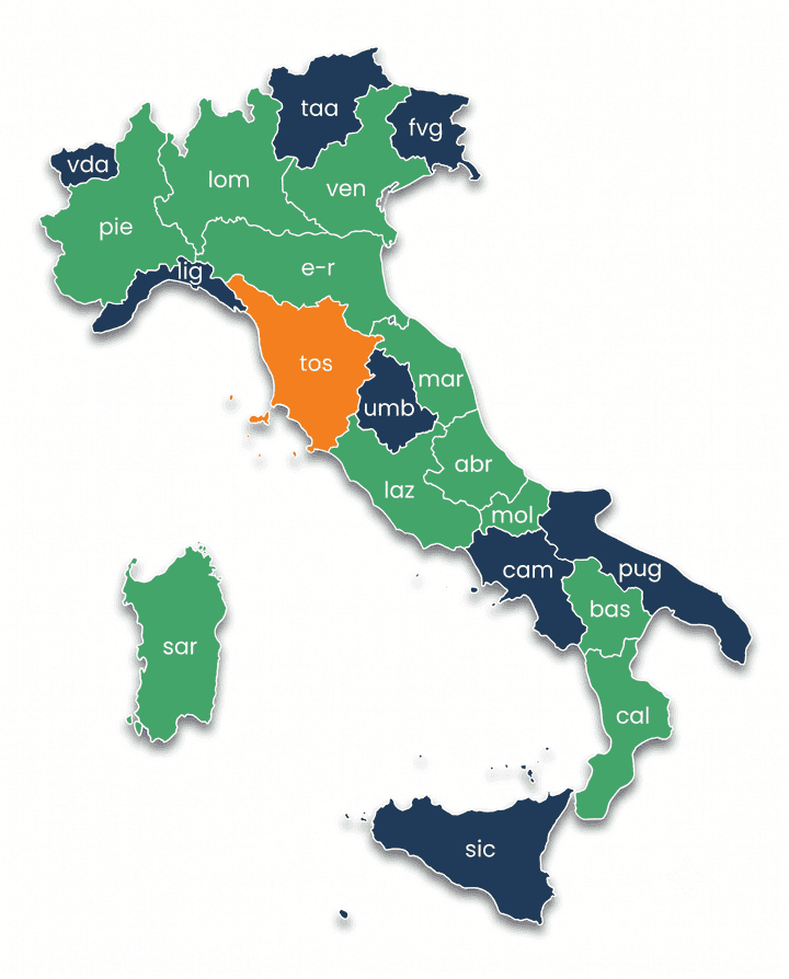Mappa Italia - sistemi ISTAT regionali per le strutture ricettive. Verde: Ross1000 attivo in 12 regioni (Lombardia, Veneto, Emilia-Romagna, Piemonte, Liguria, Lazio, Marche, Abruzzo, Molise, Basilicata, Calabria, Sardegna). Arancione: due sistemi nella stessa regione, entrambi integrati, solo Toscana (Ross1000 e MOTouristOffice). Blu scuro: sistema regionale proprio in 7 regioni (Valle d'Aosta, Trentino-Alto Adige, Friuli-Venezia Giulia, Umbria, Campania, Puglia, Sicilia).